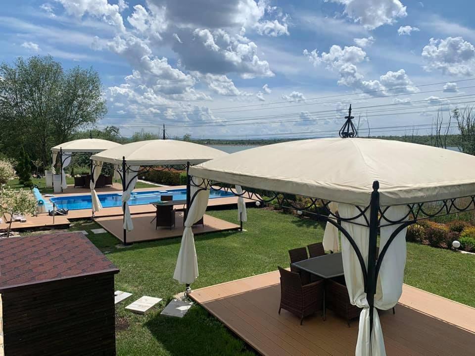 Acktion Deluxe Hotel Shumen Bagian luar foto