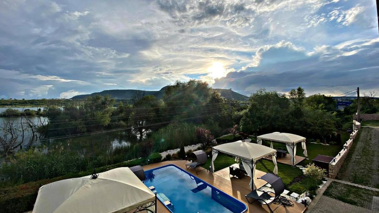 Acktion Deluxe Hotel Shumen Bagian luar foto