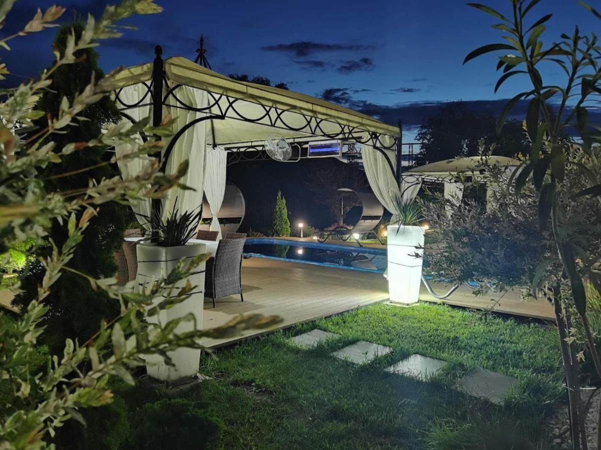 Acktion Deluxe Hotel Shumen Bagian luar foto