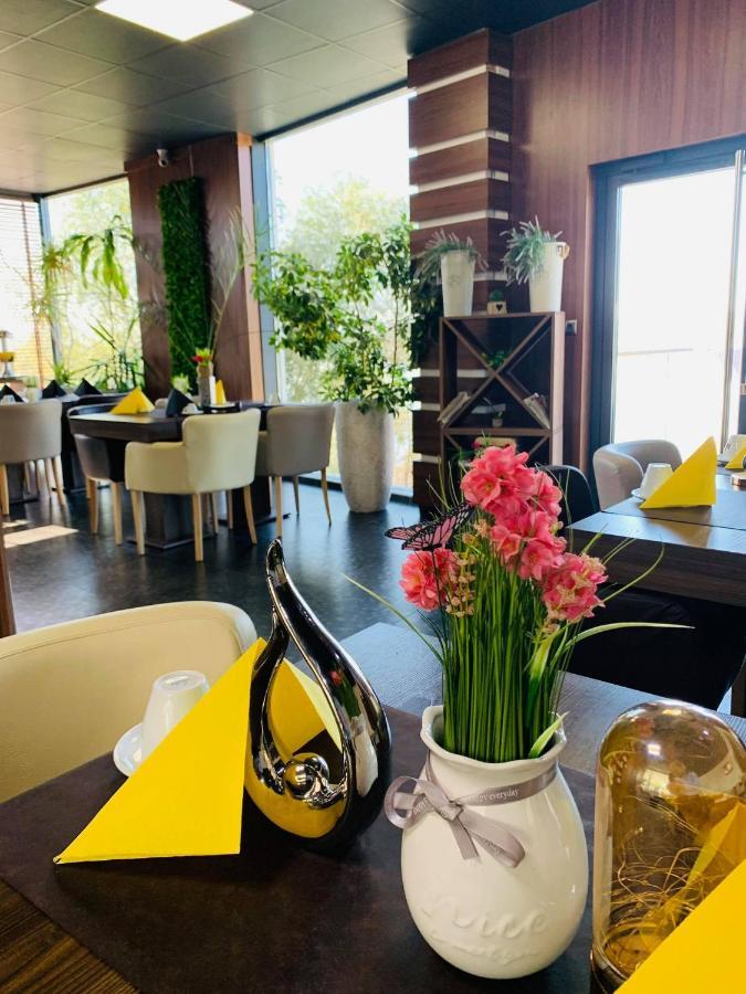 Acktion Deluxe Hotel Shumen Bagian luar foto