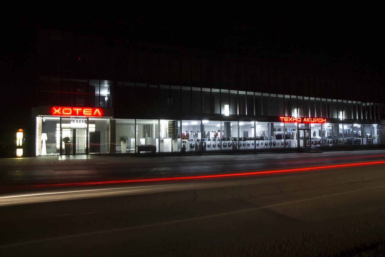 Acktion Deluxe Hotel Shumen Bagian luar foto