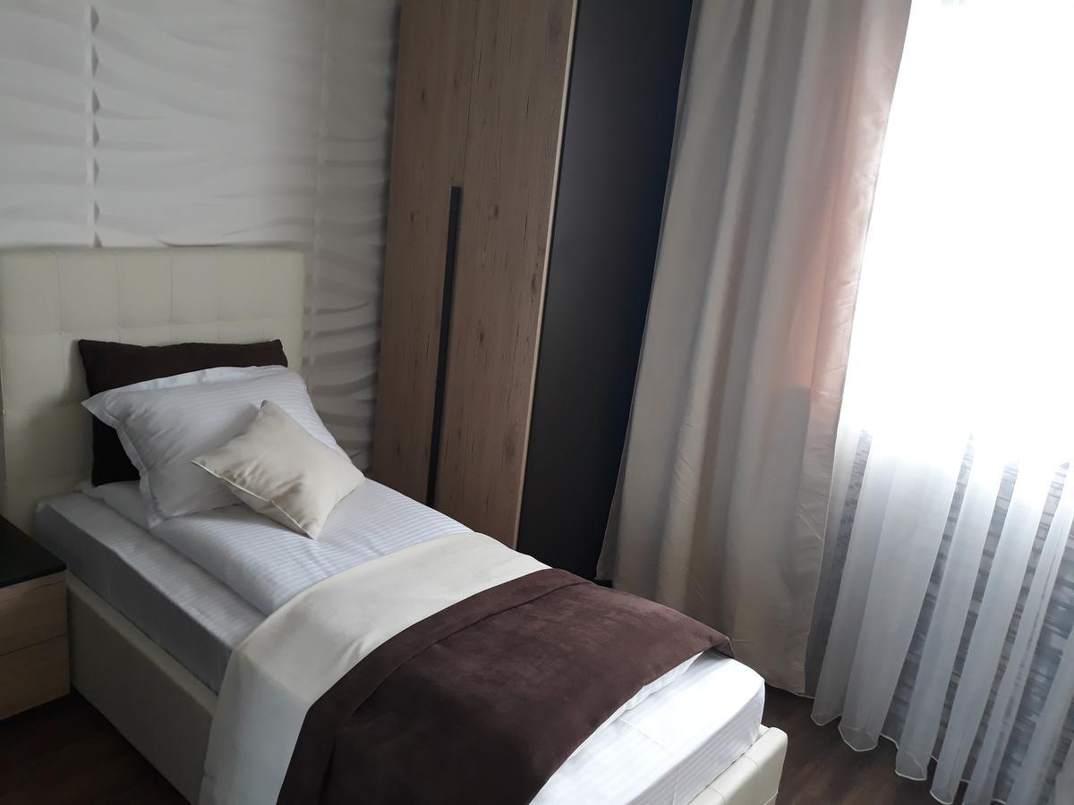 Acktion Deluxe Hotel Shumen Bagian luar foto