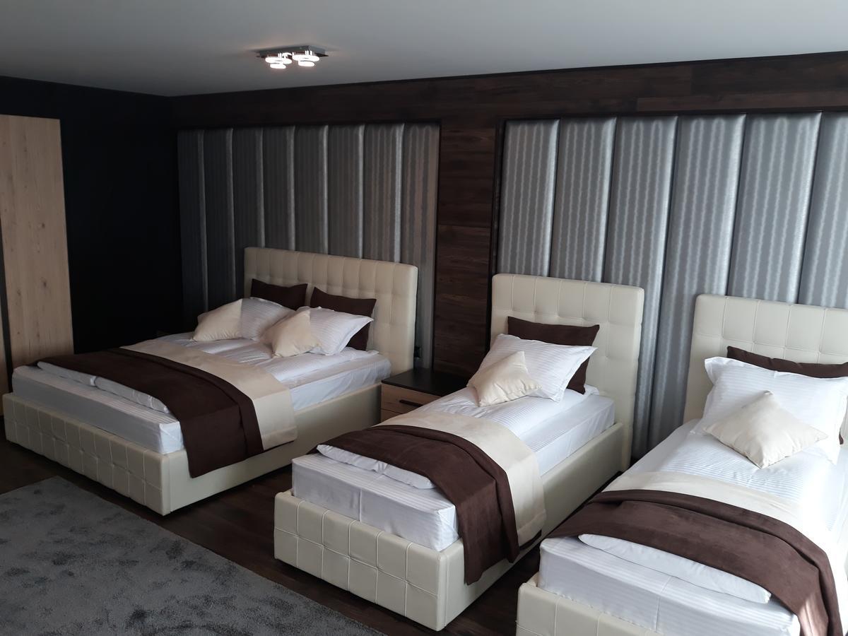 Acktion Deluxe Hotel Shumen Bagian luar foto