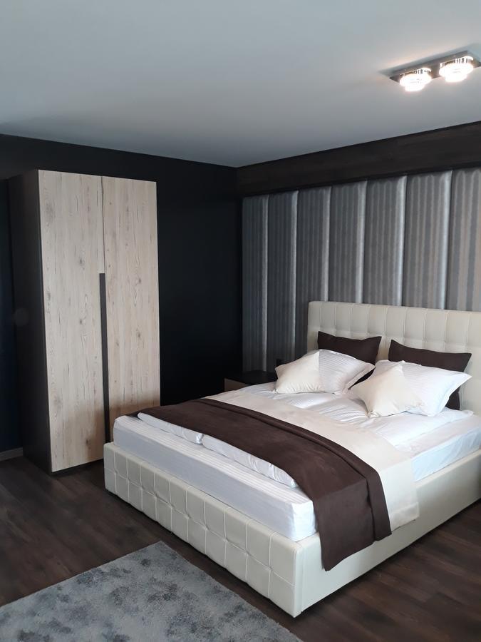 Acktion Deluxe Hotel Shumen Bagian luar foto