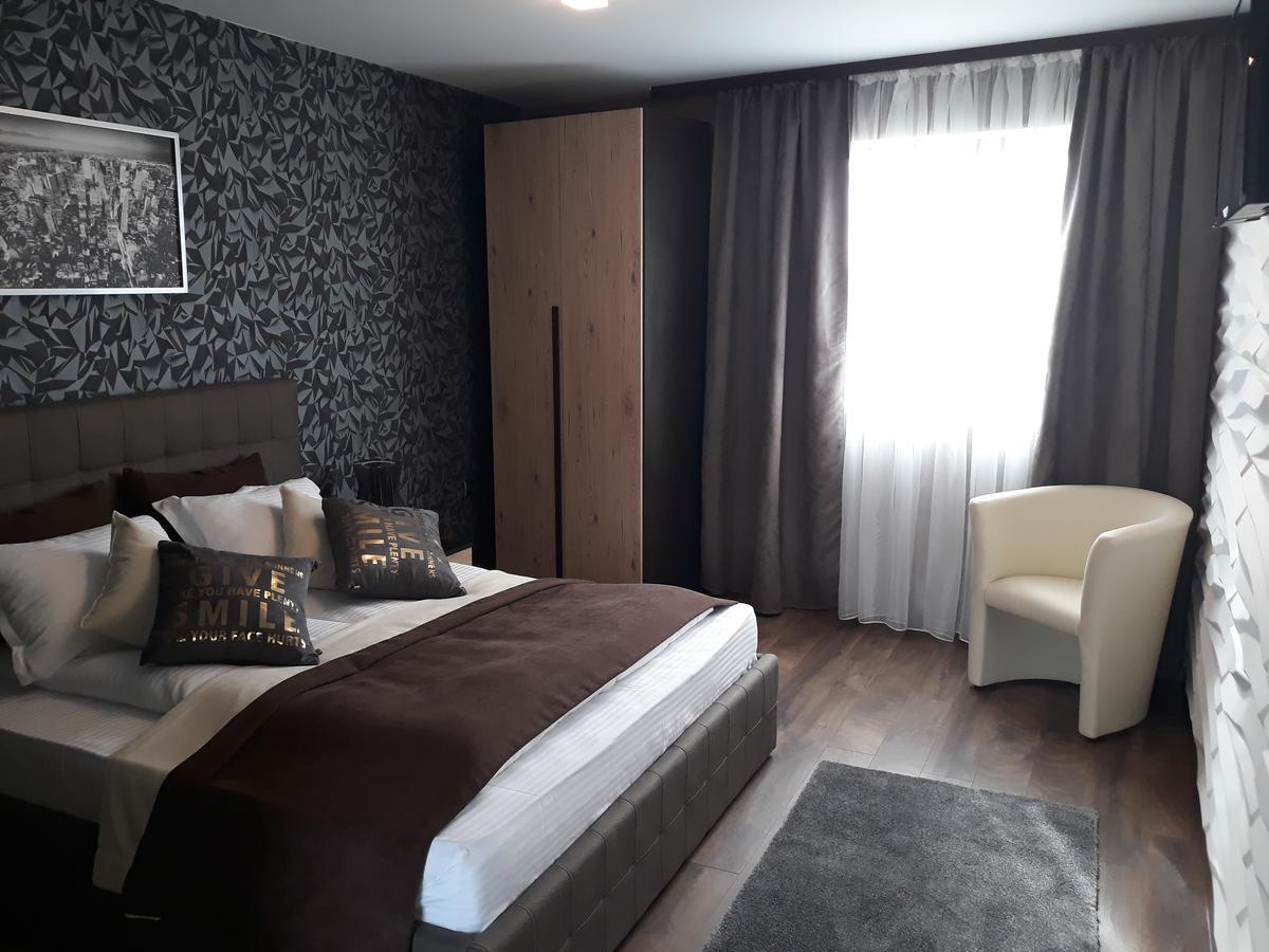 Acktion Deluxe Hotel Shumen Bagian luar foto