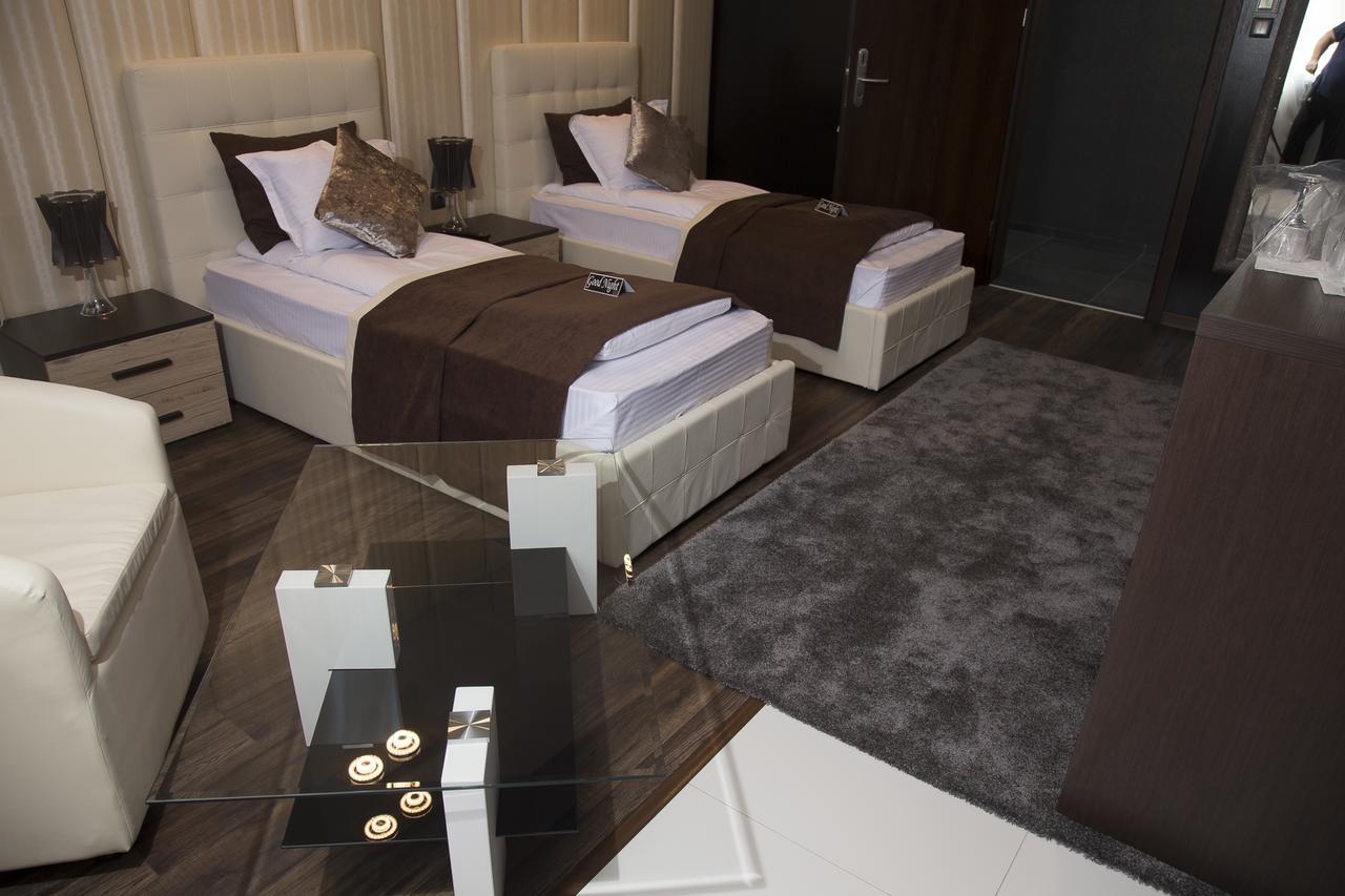 Acktion Deluxe Hotel Shumen Bagian luar foto