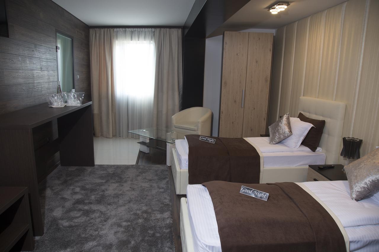 Acktion Deluxe Hotel Shumen Bagian luar foto