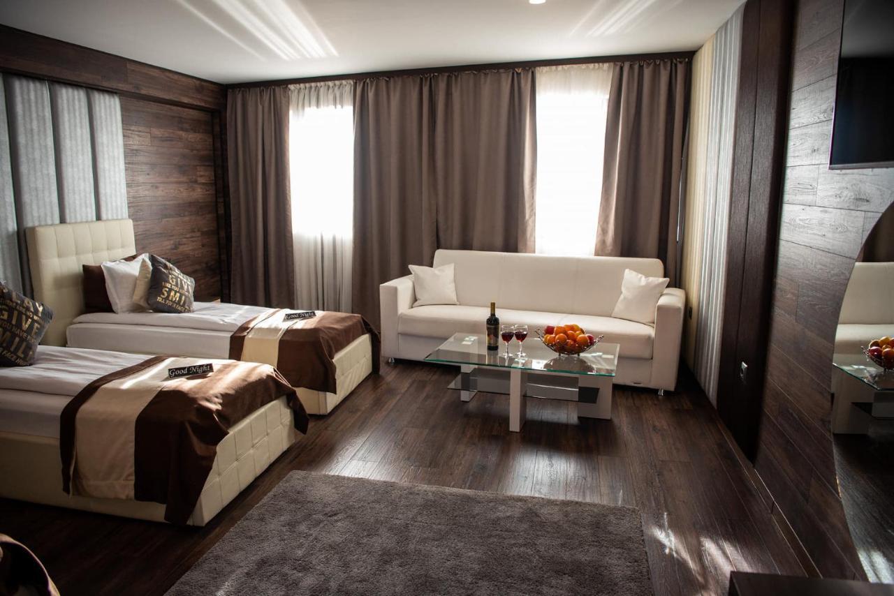 Acktion Deluxe Hotel Shumen Bagian luar foto
