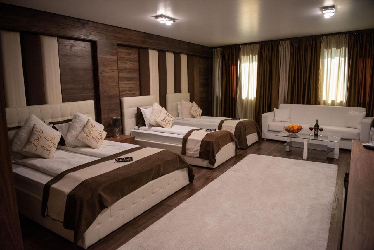 Acktion Deluxe Hotel Shumen Bagian luar foto
