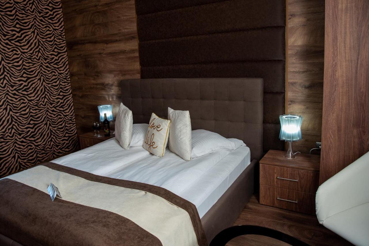 Acktion Deluxe Hotel Shumen Bagian luar foto