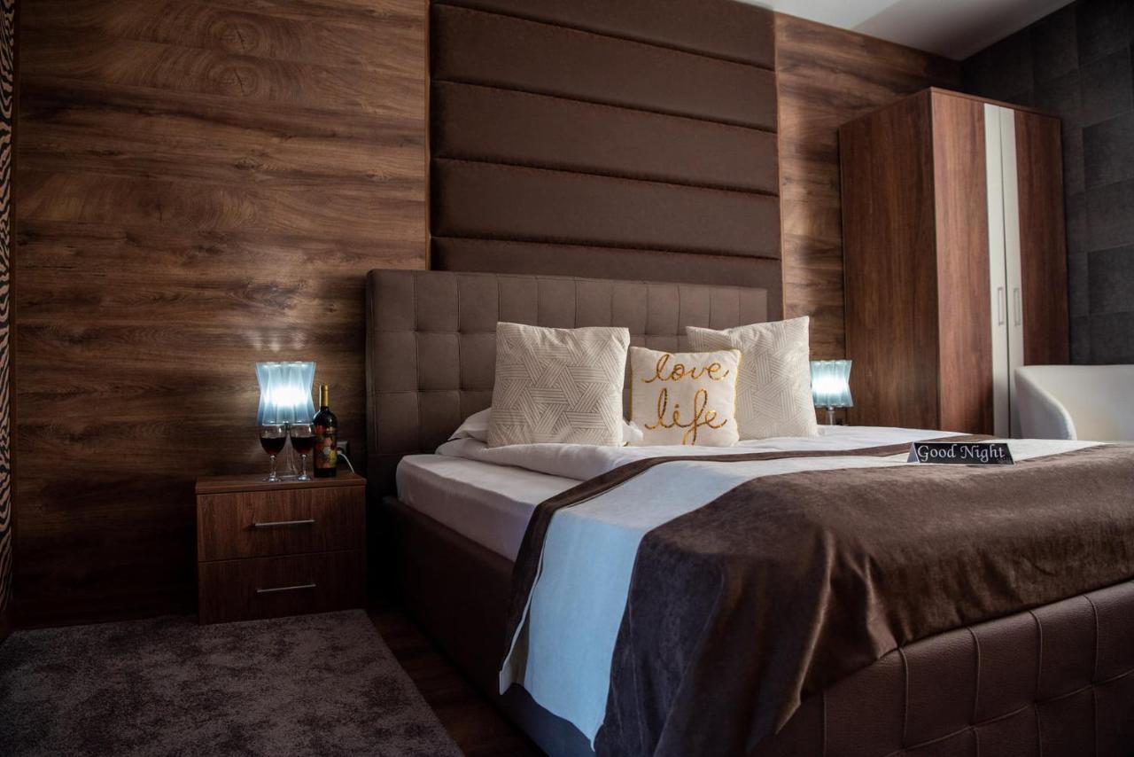 Acktion Deluxe Hotel Shumen Bagian luar foto