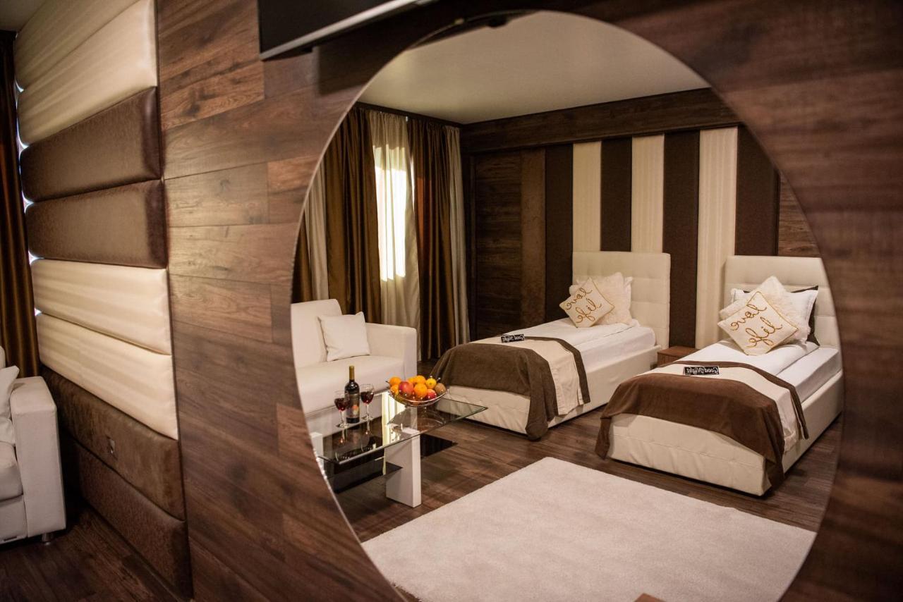 Acktion Deluxe Hotel Shumen Bagian luar foto