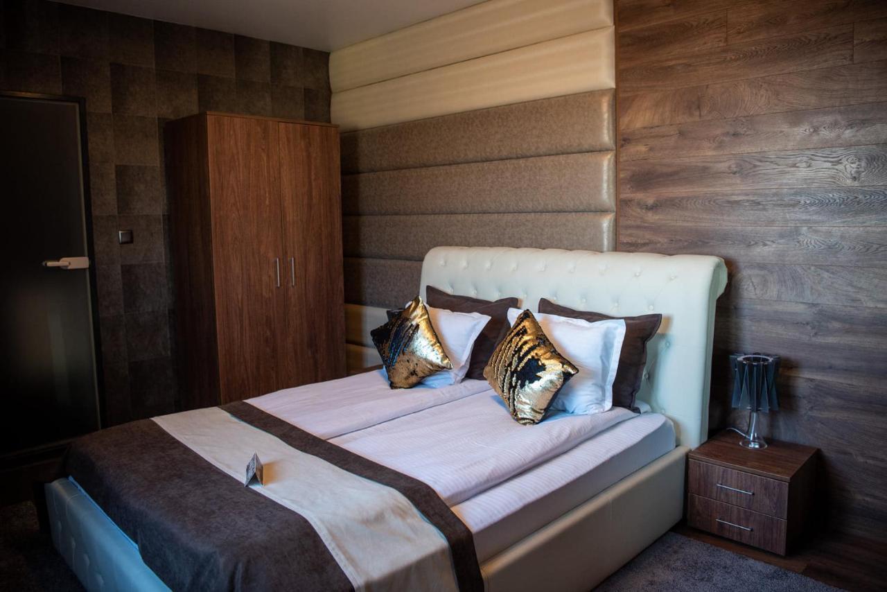 Acktion Deluxe Hotel Shumen Bagian luar foto
