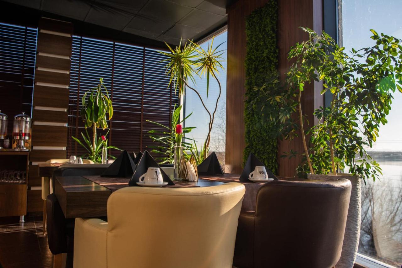 Acktion Deluxe Hotel Shumen Bagian luar foto