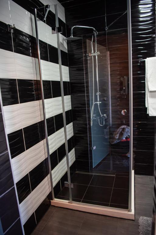 Acktion Deluxe Hotel Shumen Bagian luar foto