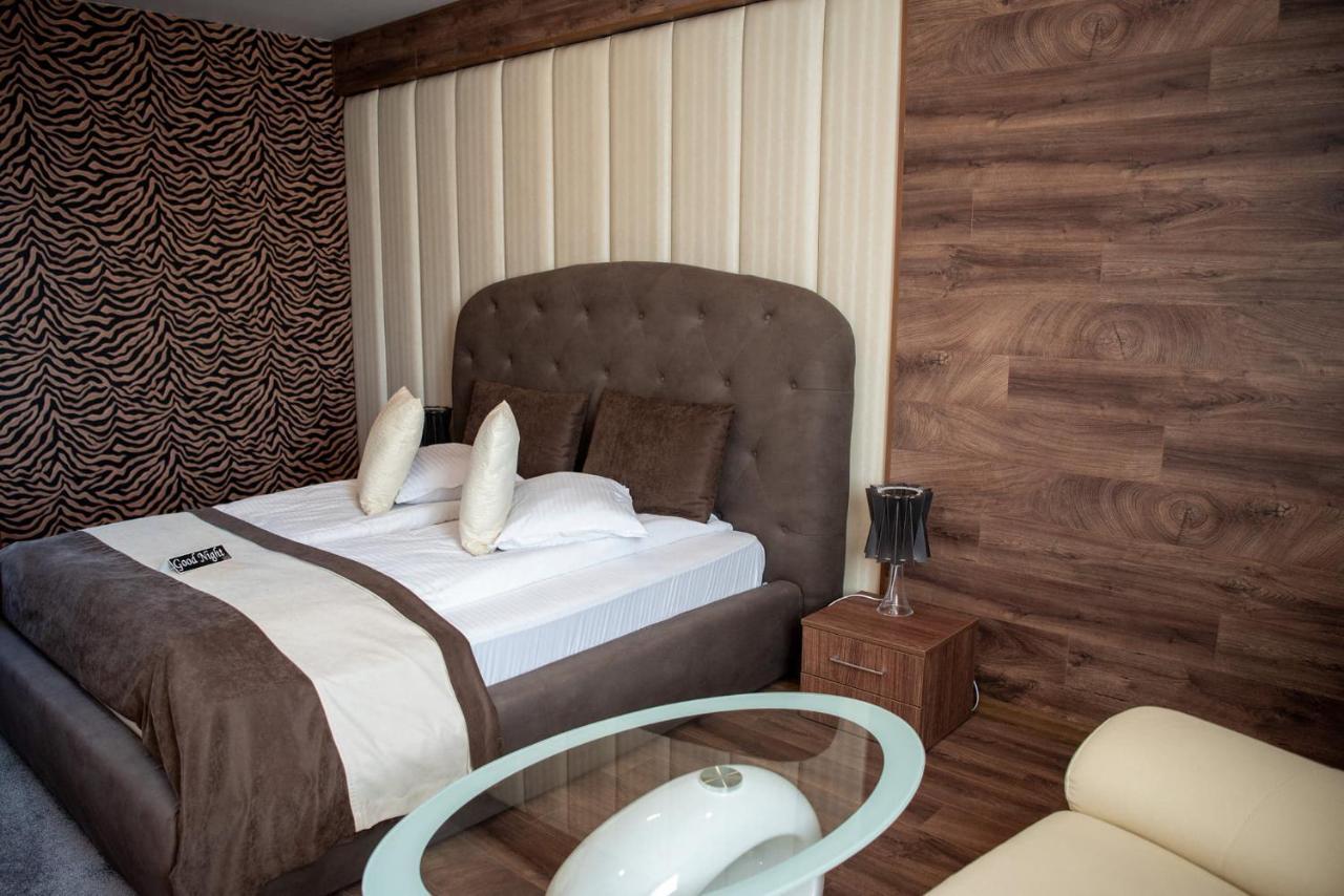 Acktion Deluxe Hotel Shumen Bagian luar foto