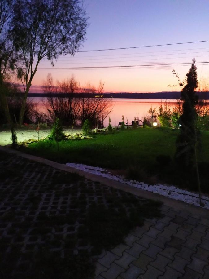 Acktion Deluxe Hotel Shumen Bagian luar foto