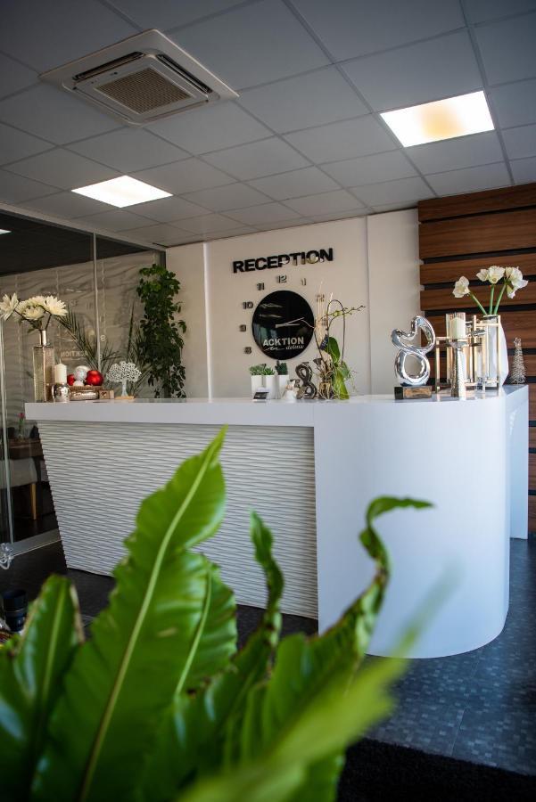 Acktion Deluxe Hotel Shumen Bagian luar foto