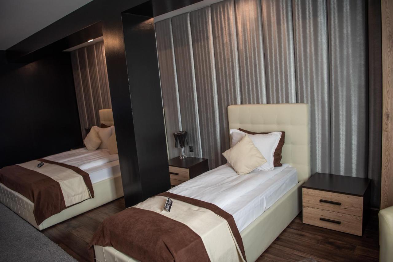 Acktion Deluxe Hotel Shumen Bagian luar foto