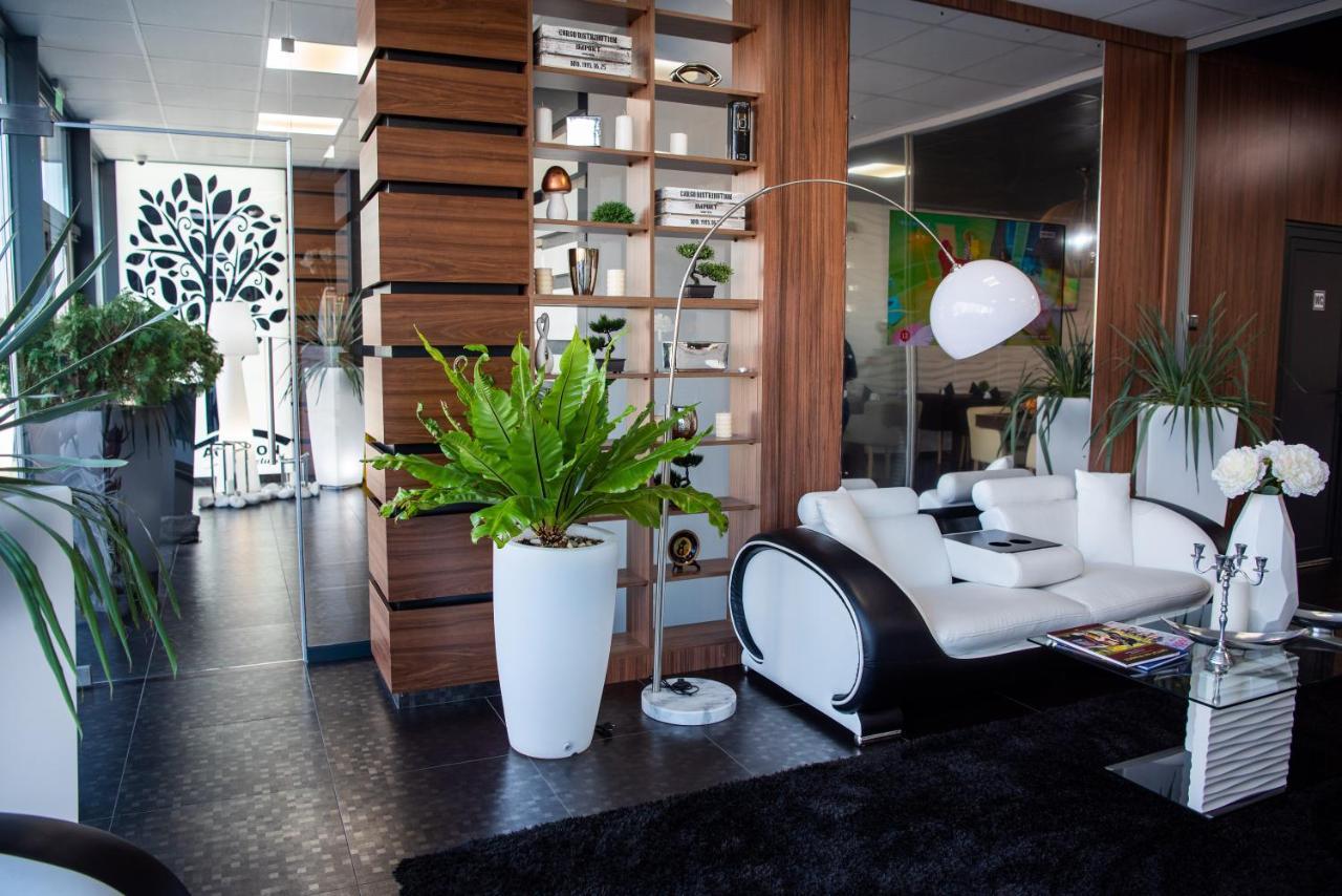 Acktion Deluxe Hotel Shumen Bagian luar foto